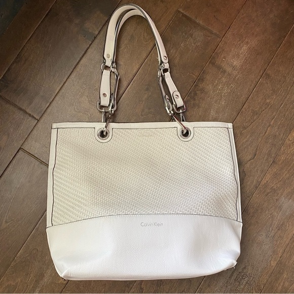 Calvin Klein white weave maxi tote bag with matching wristlet - Picture 2 of 16